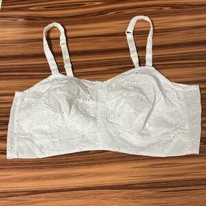 Secrets in Lace Eyelet Bra Fine Lingerie Since 1984 Size 34B